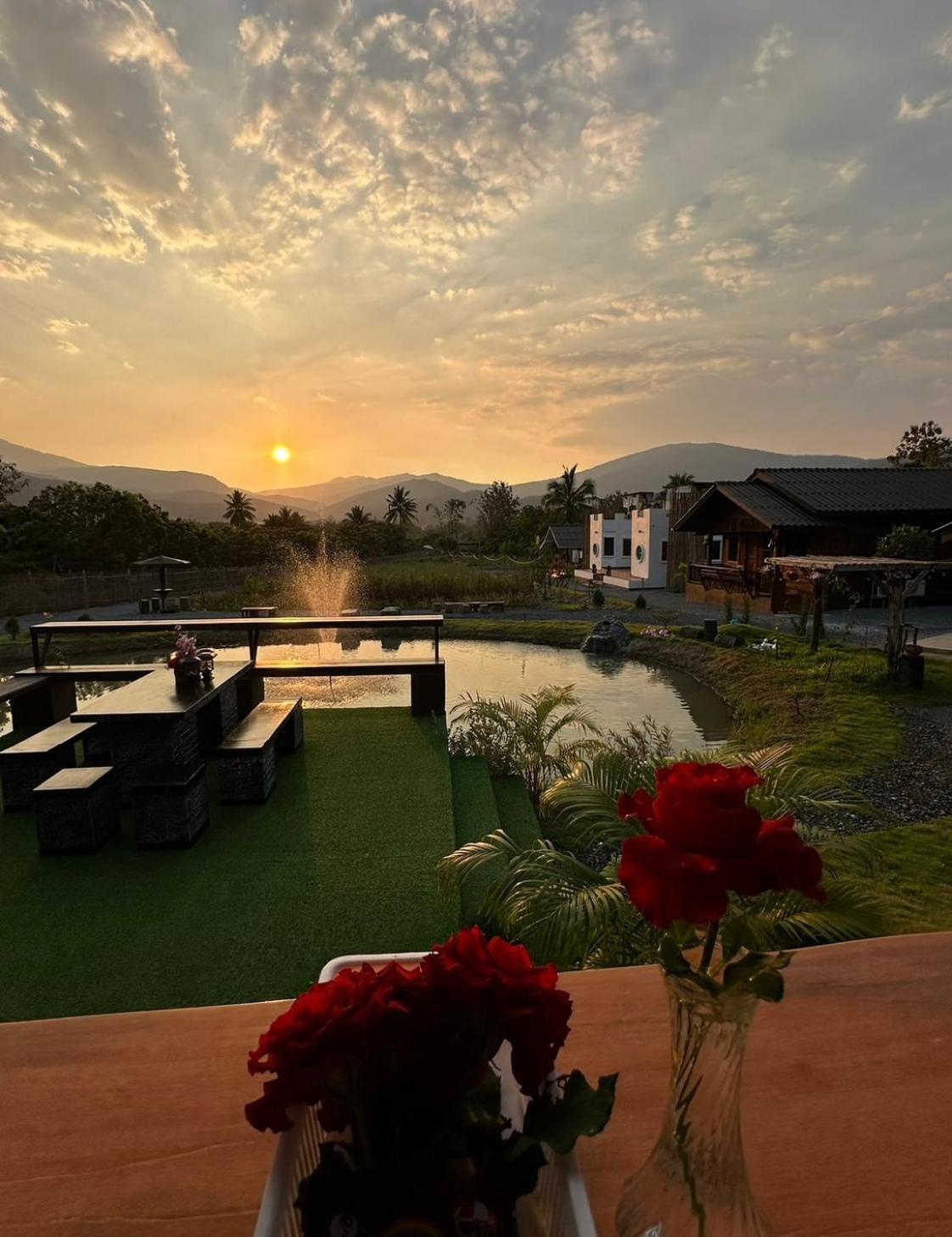 ม่วนใจ๋ปันสุข โฮมสเตย์แอนคาเฟ่ Muanjai Punsuk Homestay And Cafe Чом Тонг Екстериор снимка