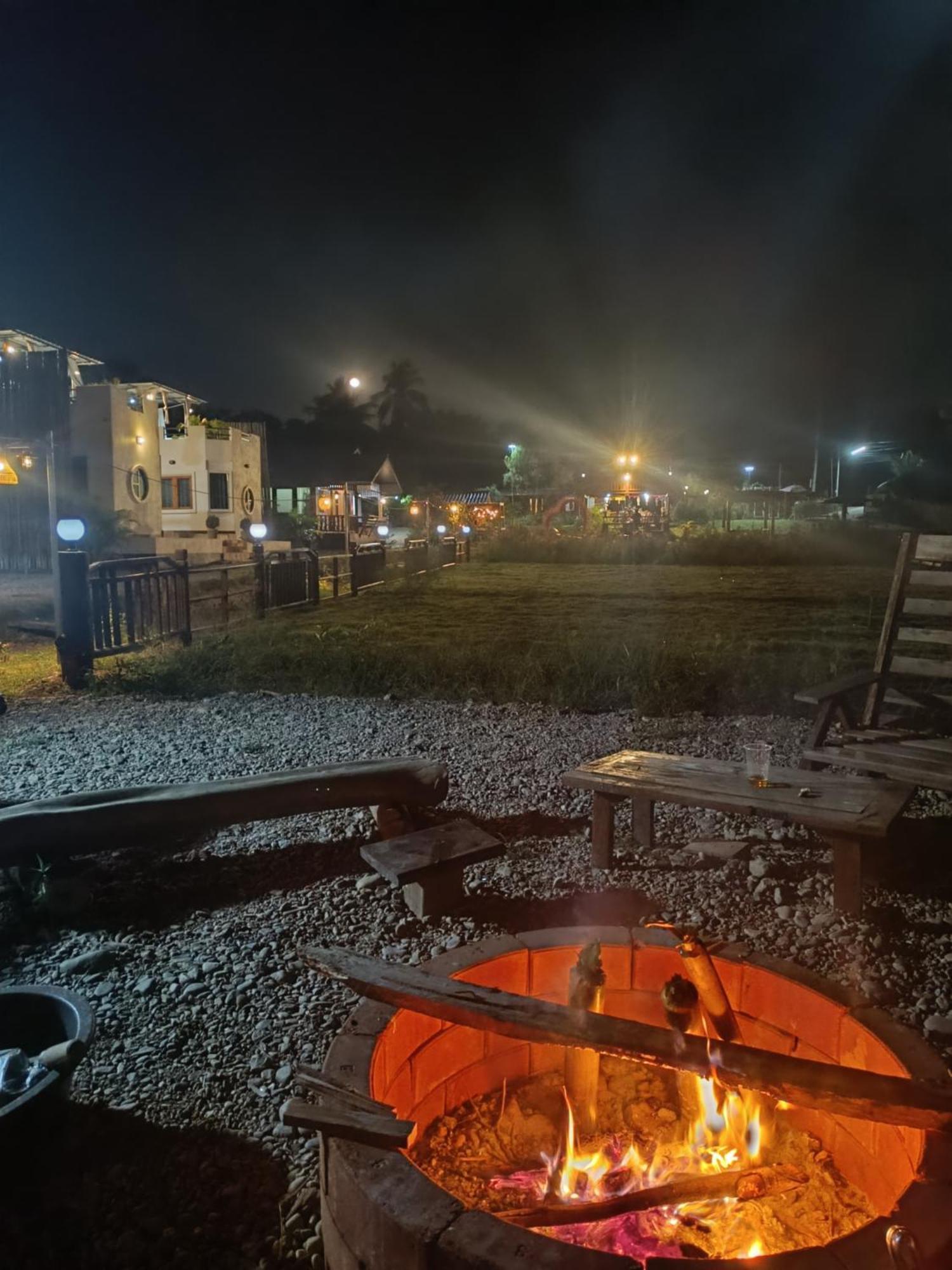ม่วนใจ๋ปันสุข โฮมสเตย์แอนคาเฟ่ Muanjai Punsuk Homestay And Cafe Чом Тонг Екстериор снимка