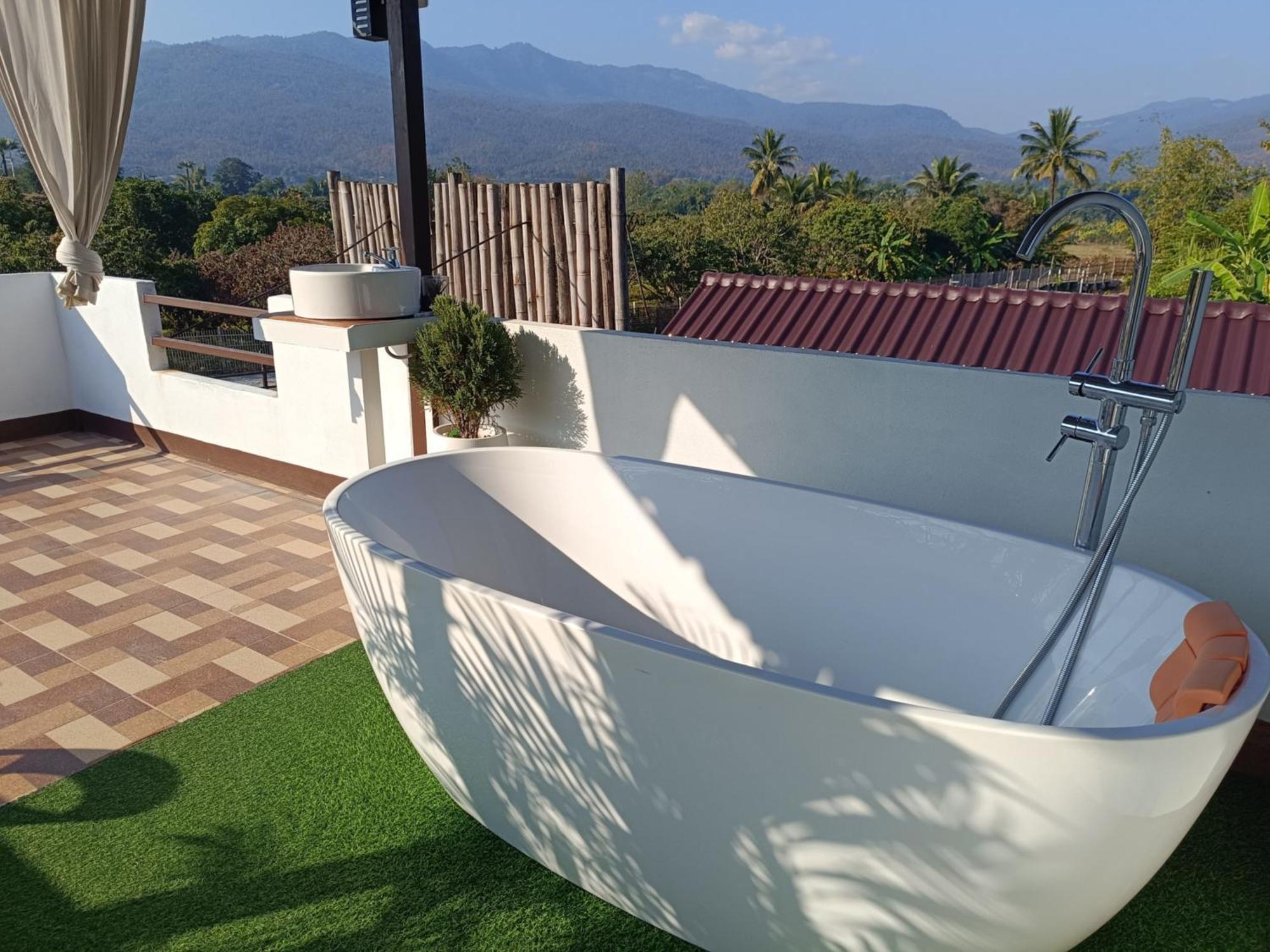ม่วนใจ๋ปันสุข โฮมสเตย์แอนคาเฟ่ Muanjai Punsuk Homestay And Cafe Чом Тонг Екстериор снимка