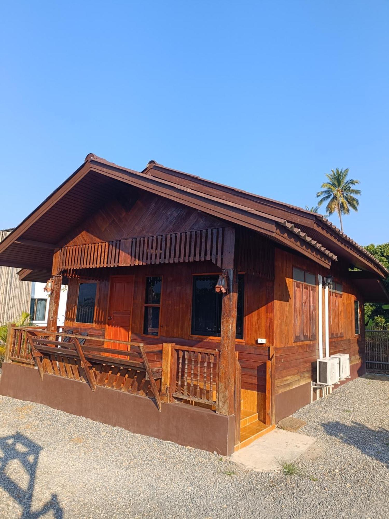 ม่วนใจ๋ปันสุข โฮมสเตย์แอนคาเฟ่ Muanjai Punsuk Homestay And Cafe Чом Тонг Екстериор снимка